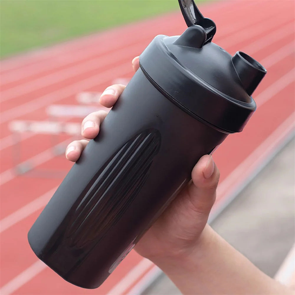 Coctelera de Proteínas Portátil 600ml — Con Bola Batidora
